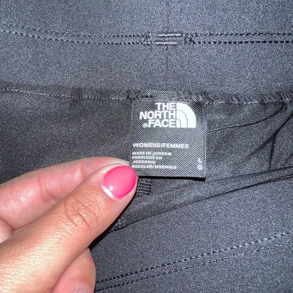 Woman’s Northface Black Skort size L NWOT - Picture 4 of 4